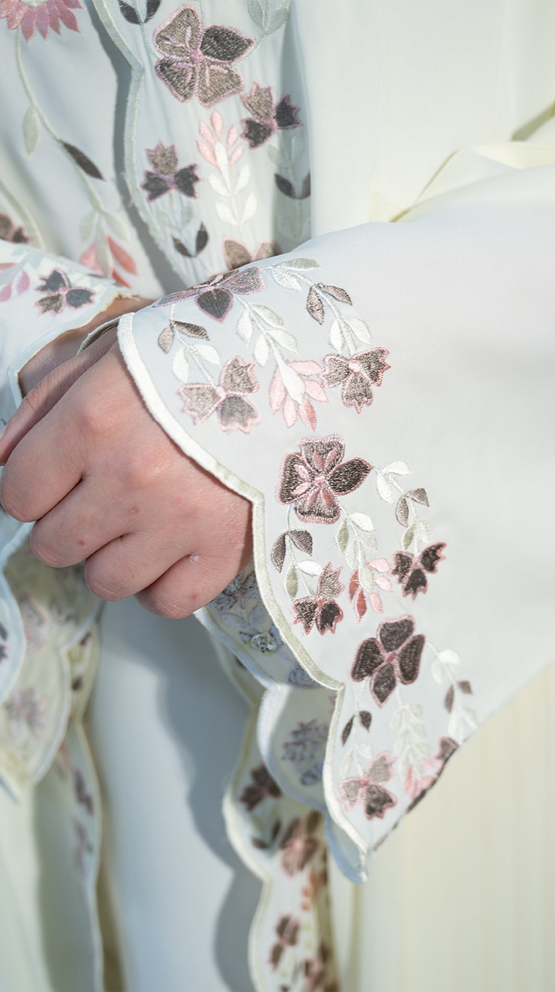 Elegant-white-Abaya-with-embroidery-work-paired-with-matching-inner-dress-2P663