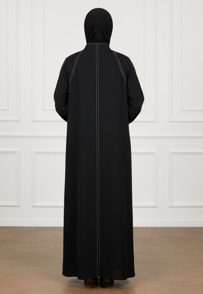 Elegance-in-Linear-Contrast-903