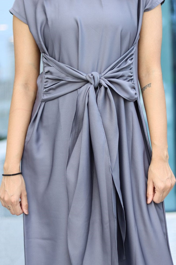 Knot-belt dress in Grey
