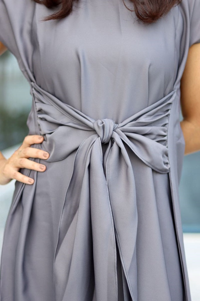 Knot-belt dress in Grey